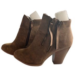 Journey collection footwear Vally boot, color brown and size women’s size 9